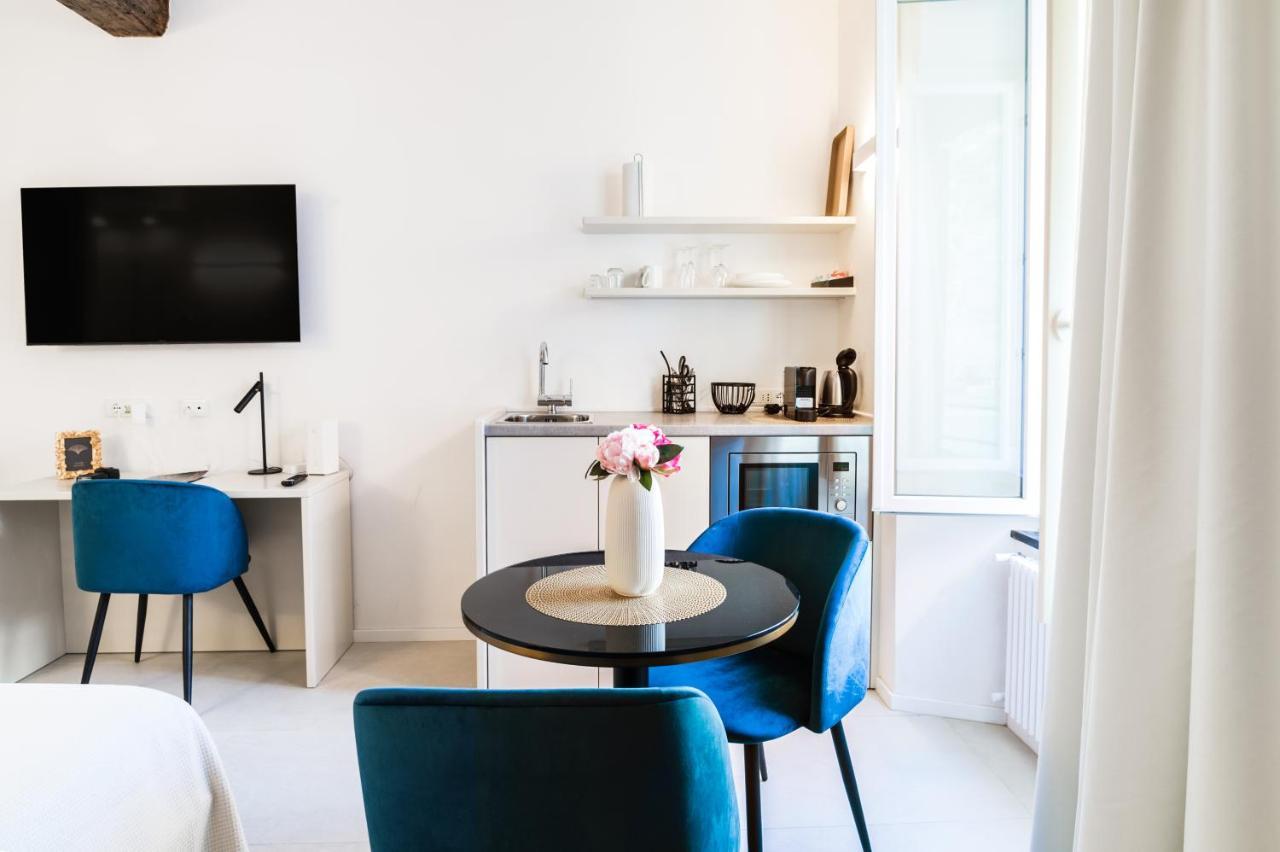 Mada Charm Apartments Piazza เวอนาซซา ภายนอก รูปภาพ